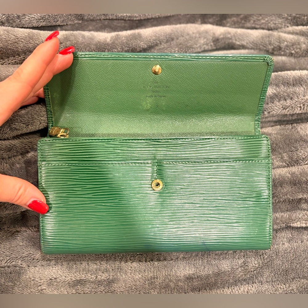 Gorgeous Authentic Vintage Louis Vuitton Epi Wallet - Picture 6 of 10